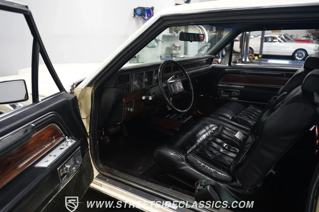 1982 Lincoln Continental Mark VI - Image 5 of 21