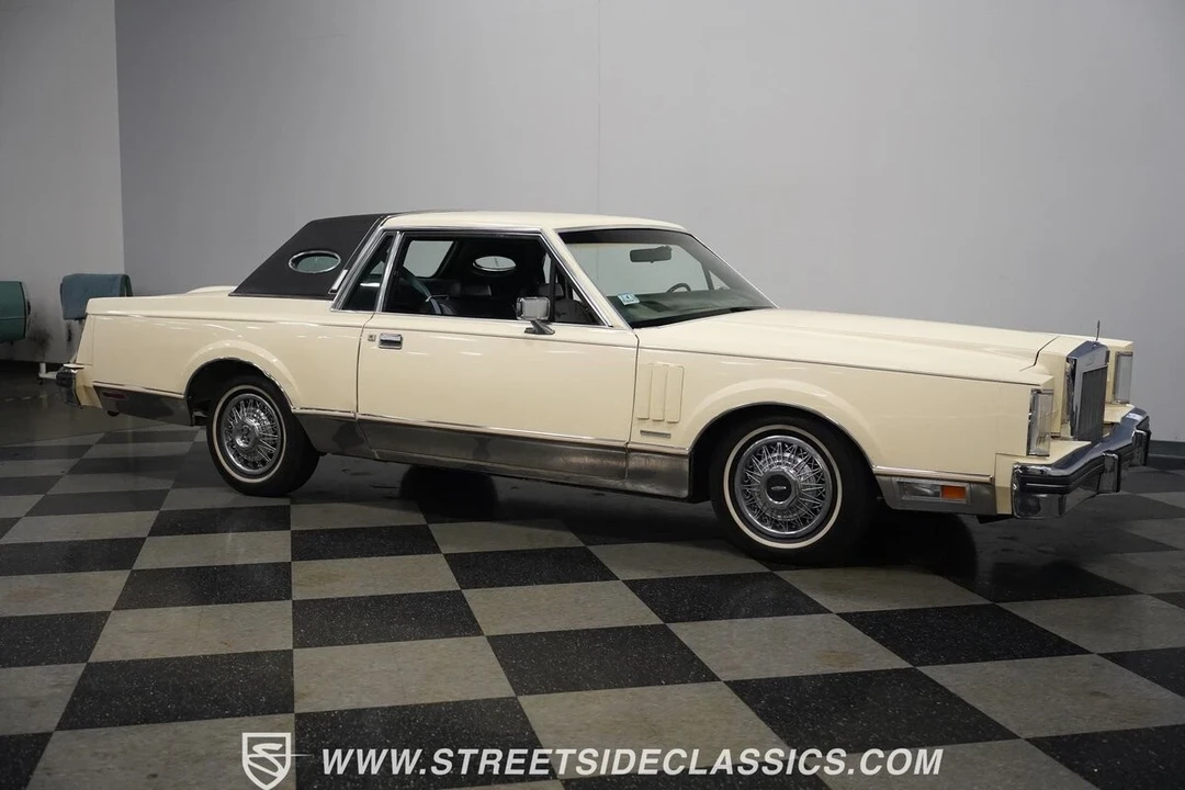 1982 Lincoln Continental Mark VI - Image 19 of 21