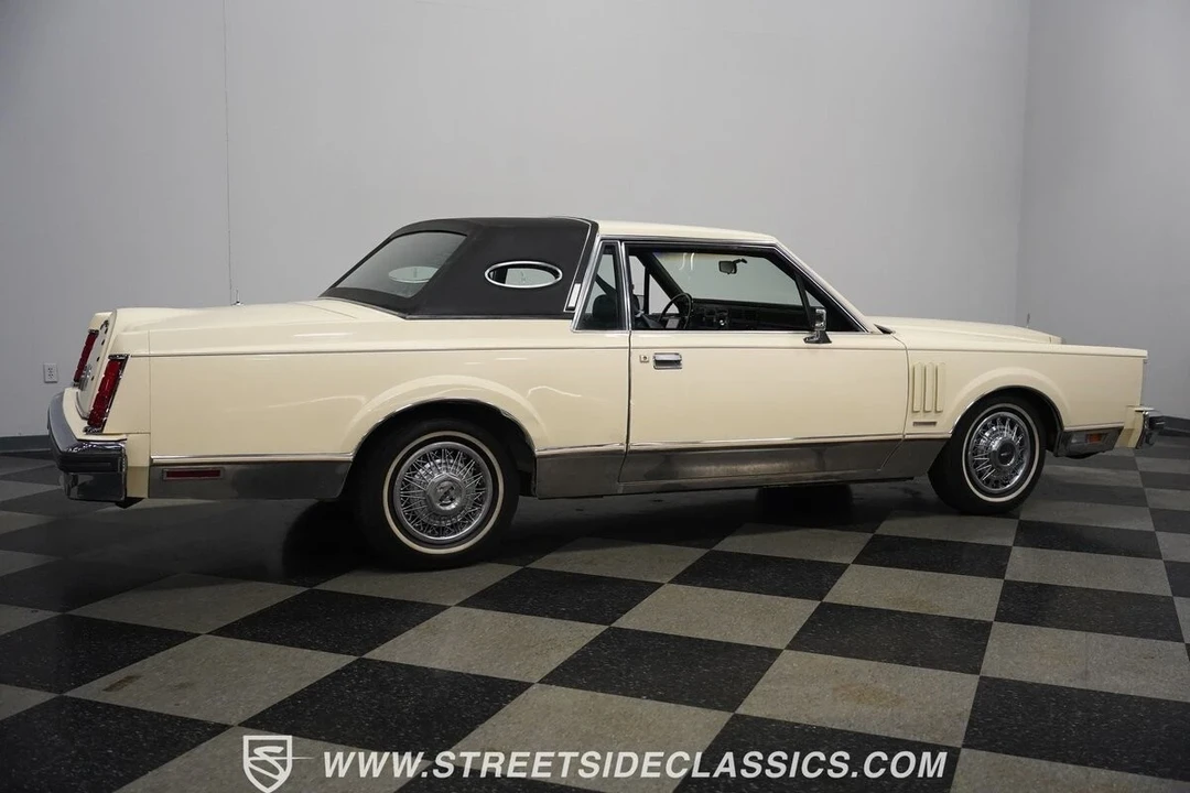 1982 Lincoln Continental Mark VI - Image 17 of 21