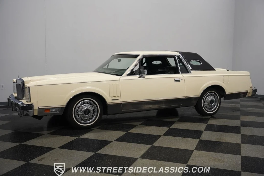 1982 Lincoln Continental Mark VI - Image 9 of 21