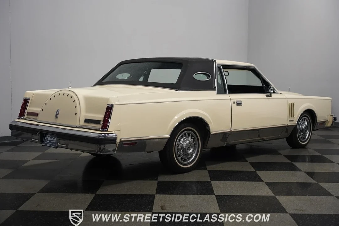 1982 Lincoln Continental Mark VI - Image 16 of 21