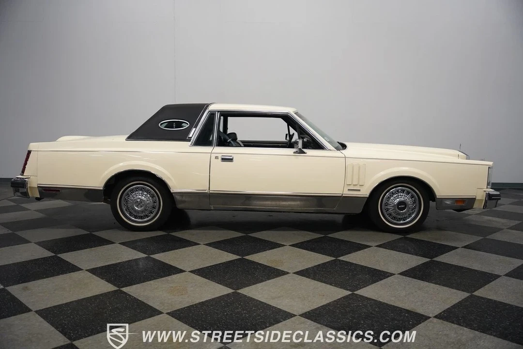 1982 Lincoln Continental Mark VI - Image 18 of 21