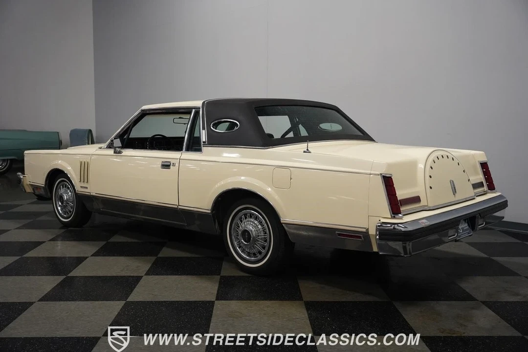 1982 Lincoln Continental Mark VI - Image 12 of 21