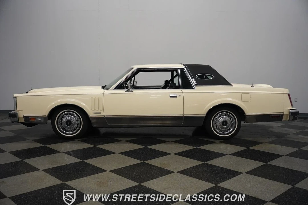 1982 Lincoln Continental Mark VI - Image 10 of 21