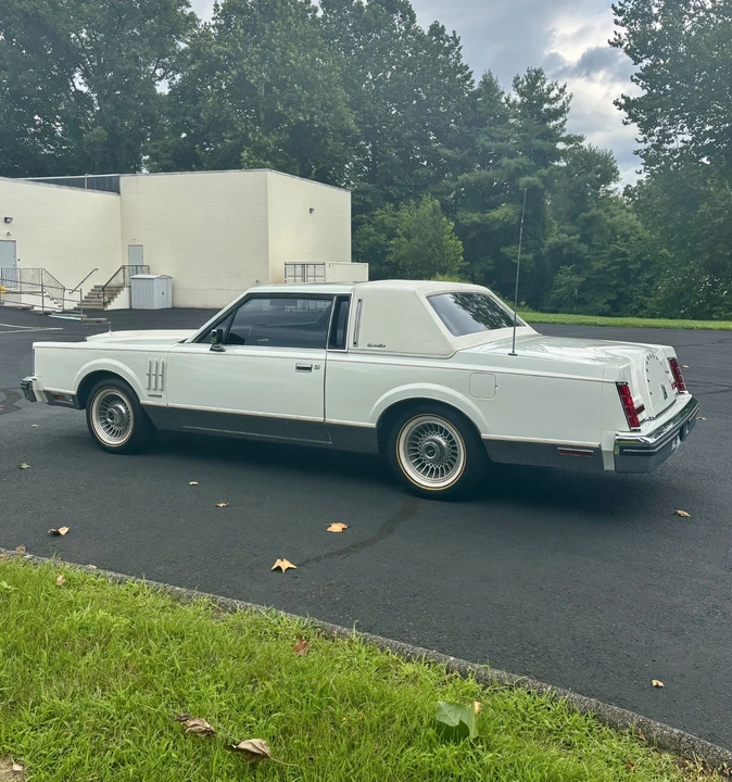 1982 Lincoln Continental Mark VI - Image 9 of 31