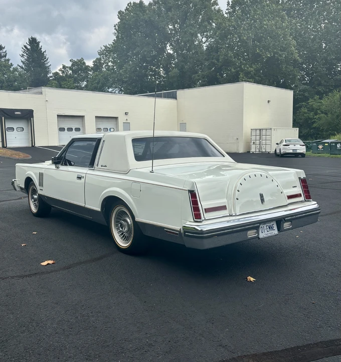 1982 Lincoln Continental Mark VI - Image 8 of 31