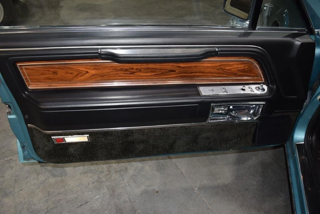 1982 Lincoln Continental Mark VI - Image 25 of 31