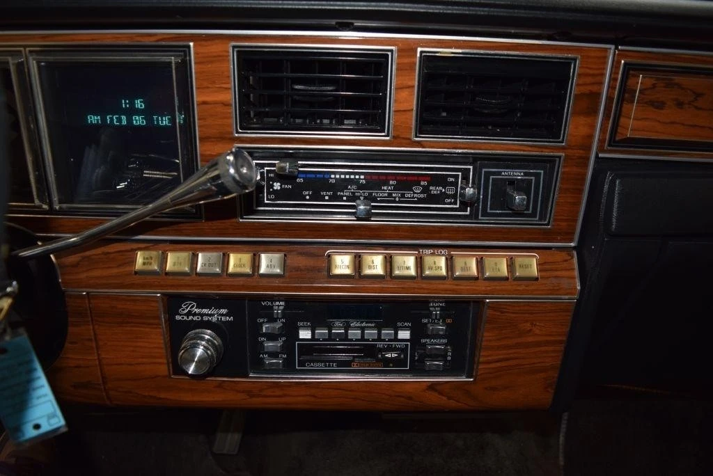 1982 Lincoln Continental Mark VI - Image 29 of 31