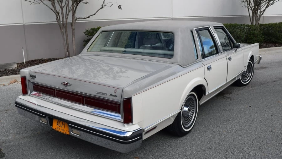 1982 Lincoln Town Car - Image 2 of 12