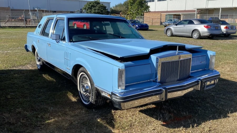 1982 Lincoln Town Car - Image 2 of 5