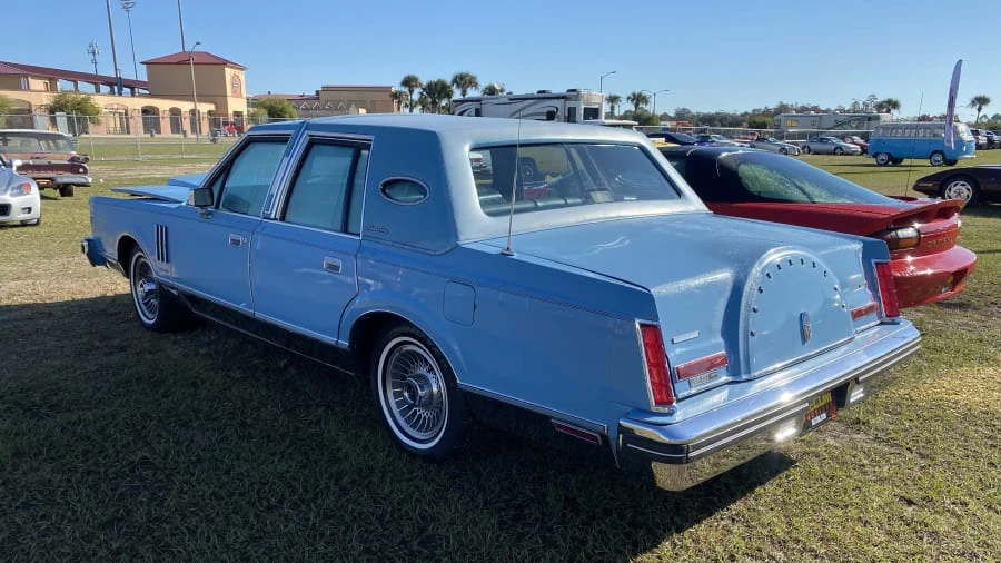 1982 Lincoln Town Car - Image 4 of 5