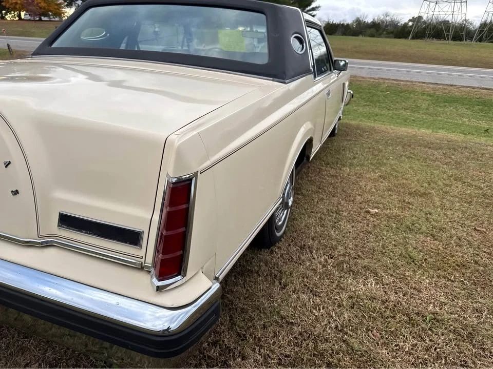 1982 Lincoln Continental Mark VI - Image 7 of 19