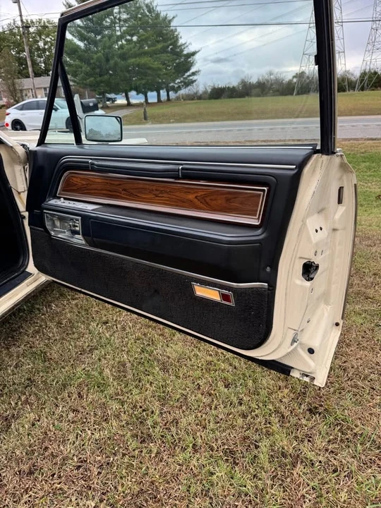 1982 Lincoln Continental Mark VI - Image 8 of 19