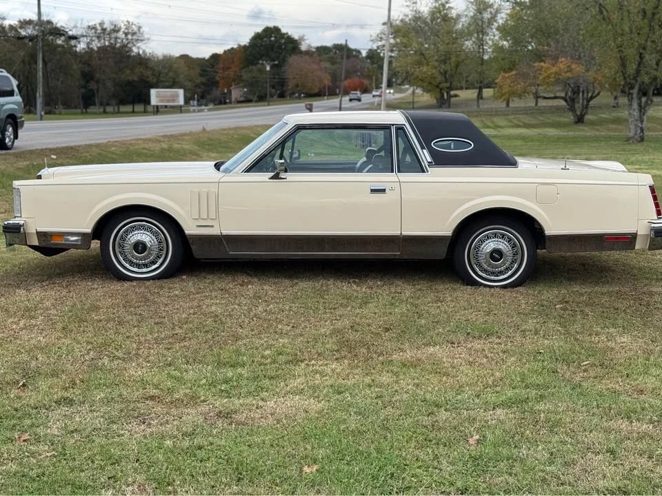 1982 Lincoln Continental Mark VI - Image 18 of 19