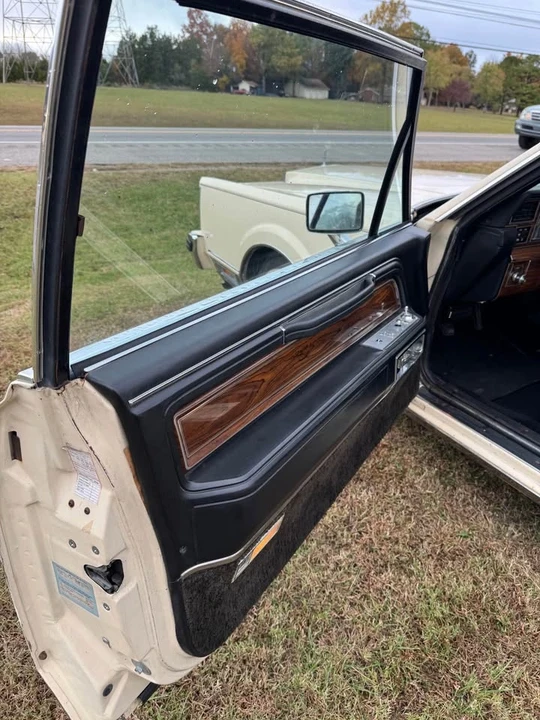 1982 Lincoln Continental Mark VI - Image 14 of 19