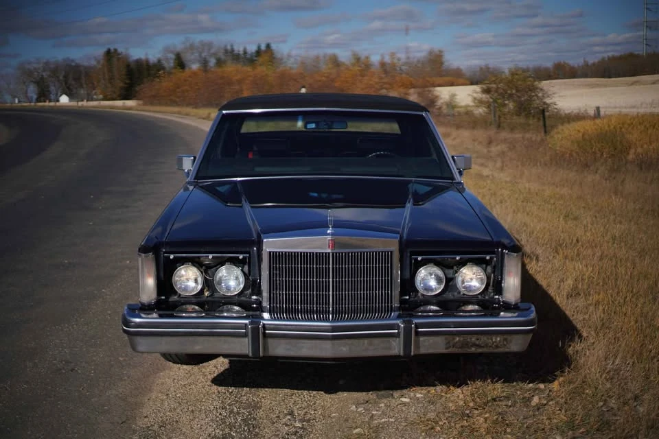 1982 Lincoln Continental Mark VI - Image 11 of 16