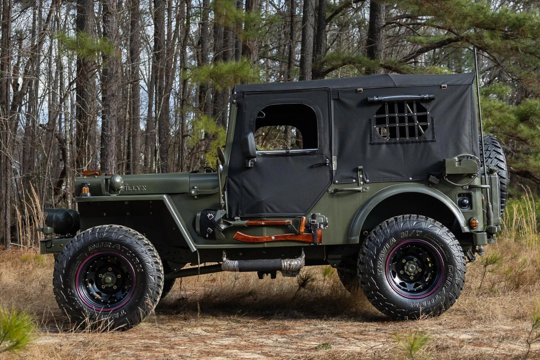 1982 Mahindra - Image 3 of 31