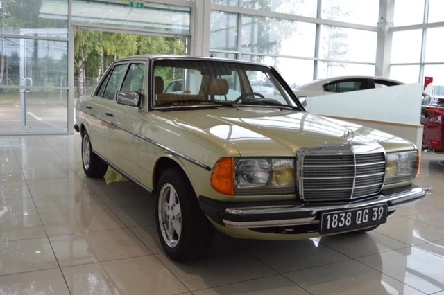 1982 Mercedes-Benz W123 Sedan - Image 8 of 31