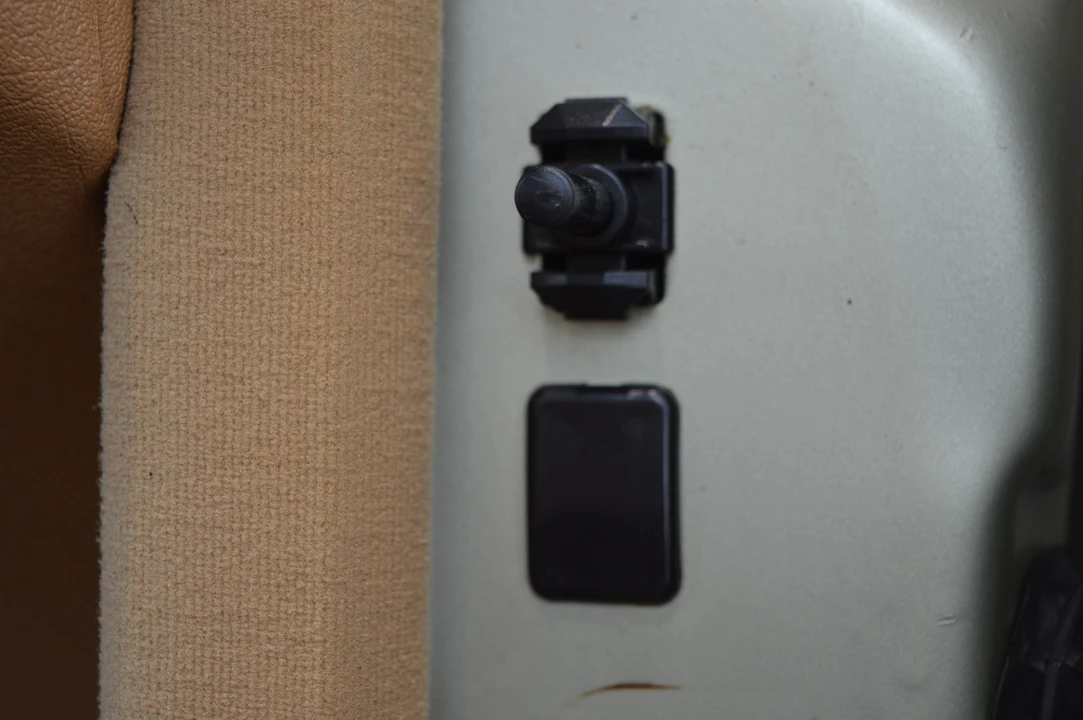 1982 Mercedes-Benz W123 Sedan - Image 21 of 31