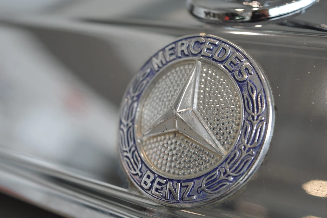 1982 Mercedes-Benz W123 Sedan - Image 13 of 31