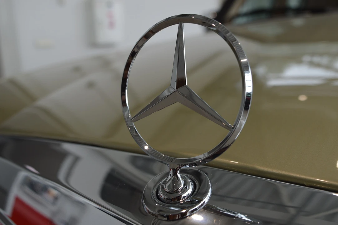 1982 Mercedes-Benz W123 Sedan - Image 14 of 31