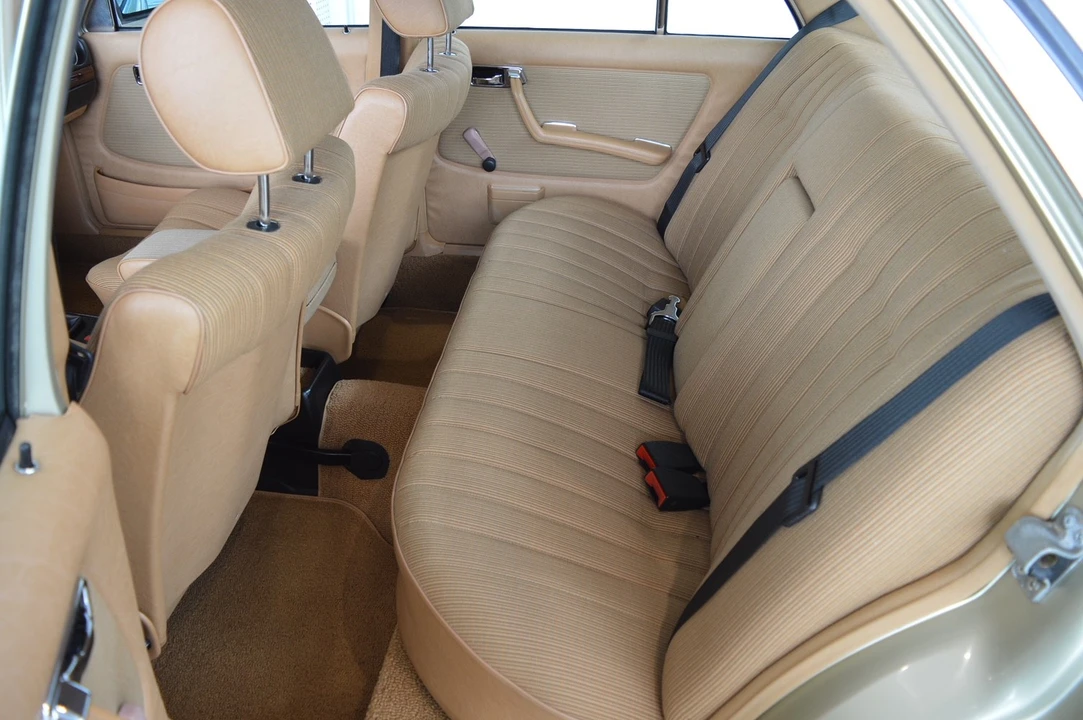 1982 Mercedes-Benz W123 Sedan - Image 28 of 31