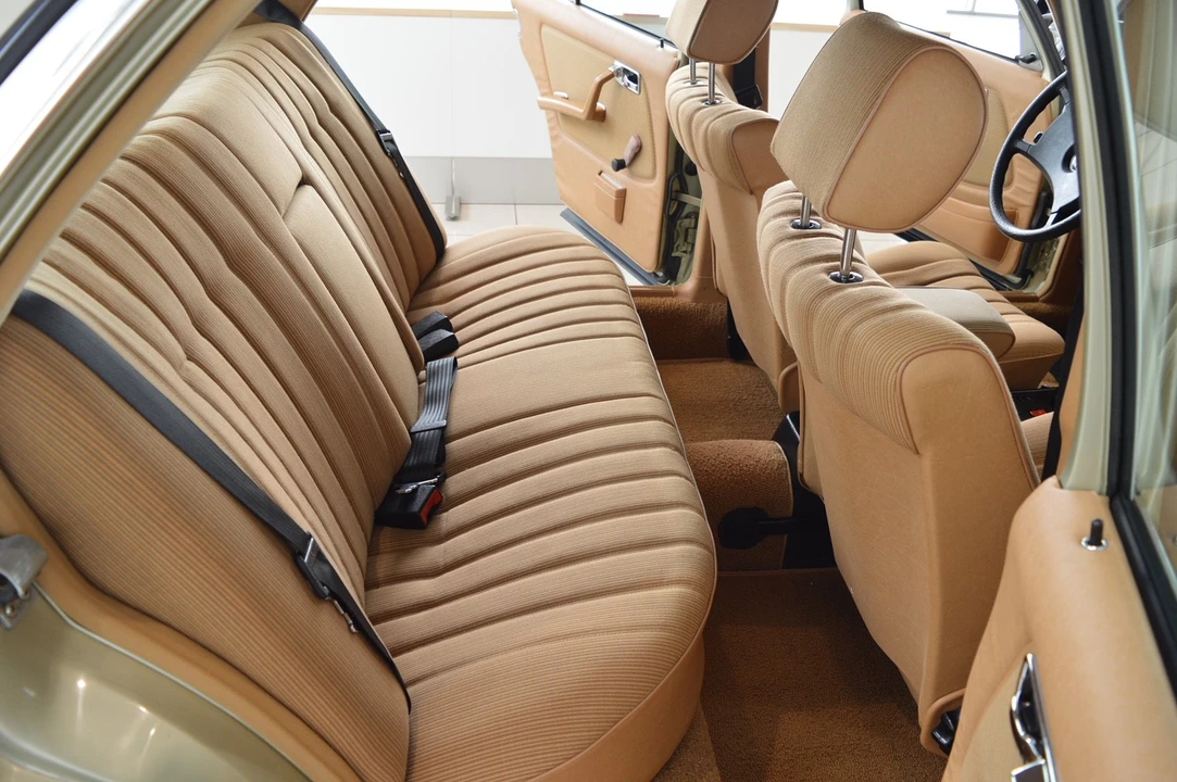 1982 Mercedes-Benz W123 Sedan - Image 27 of 31
