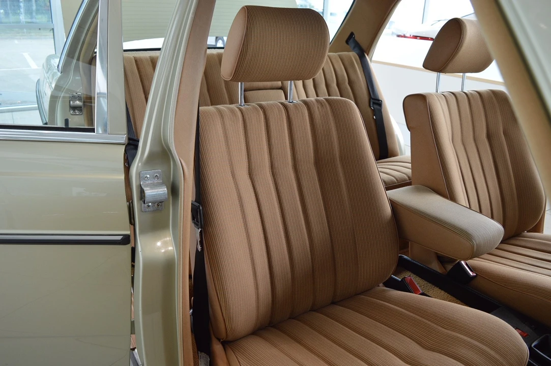1982 Mercedes-Benz W123 Sedan - Image 23 of 31