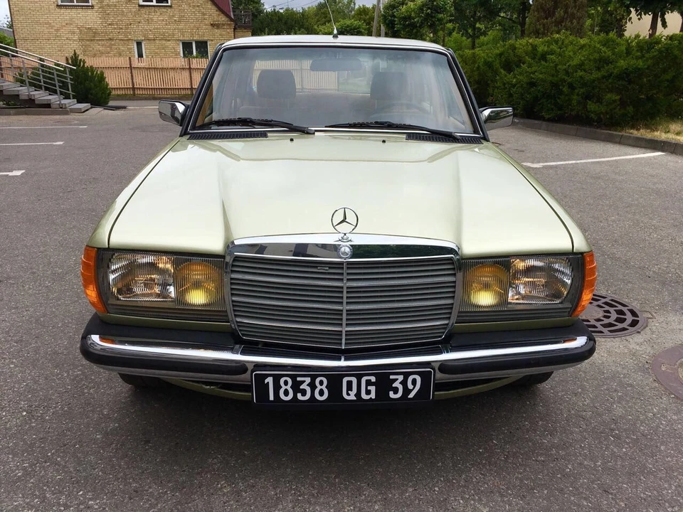 1982 Mercedes-Benz W123 Sedan - Image 4 of 31