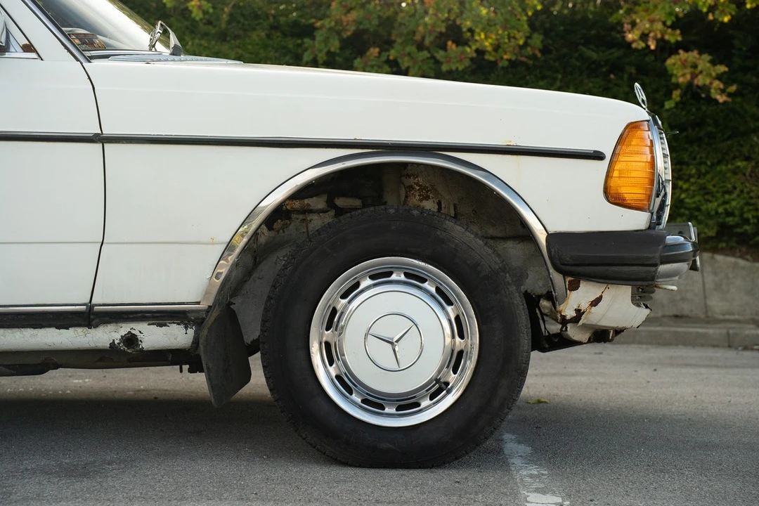 1982 Mercedes-Benz W123 Wagon (S123) - Image 15 of 30