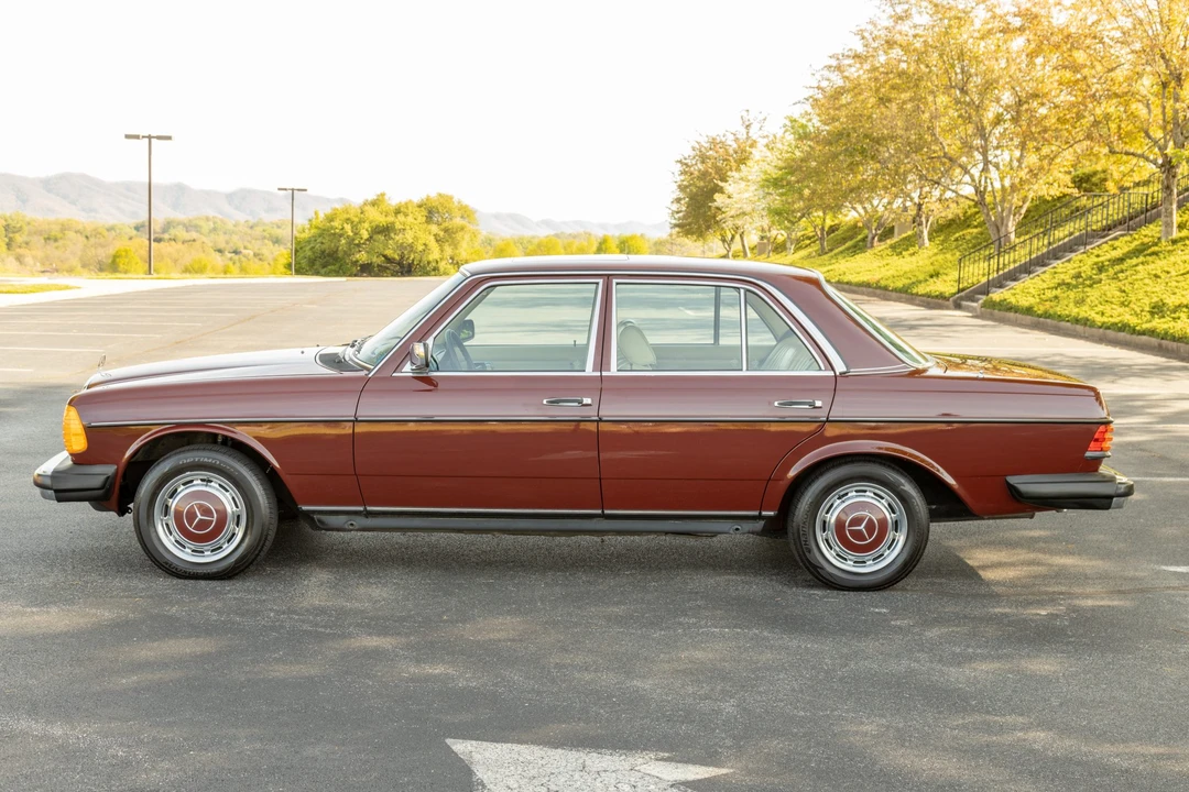 1982 Mercedes-Benz W123 Sedan - Image 3 of 31