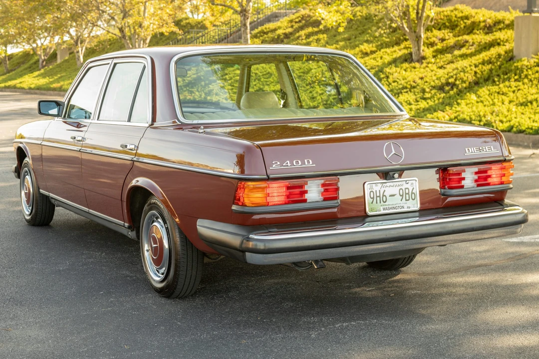 1982 Mercedes-Benz W123 Sedan - Image 4 of 31