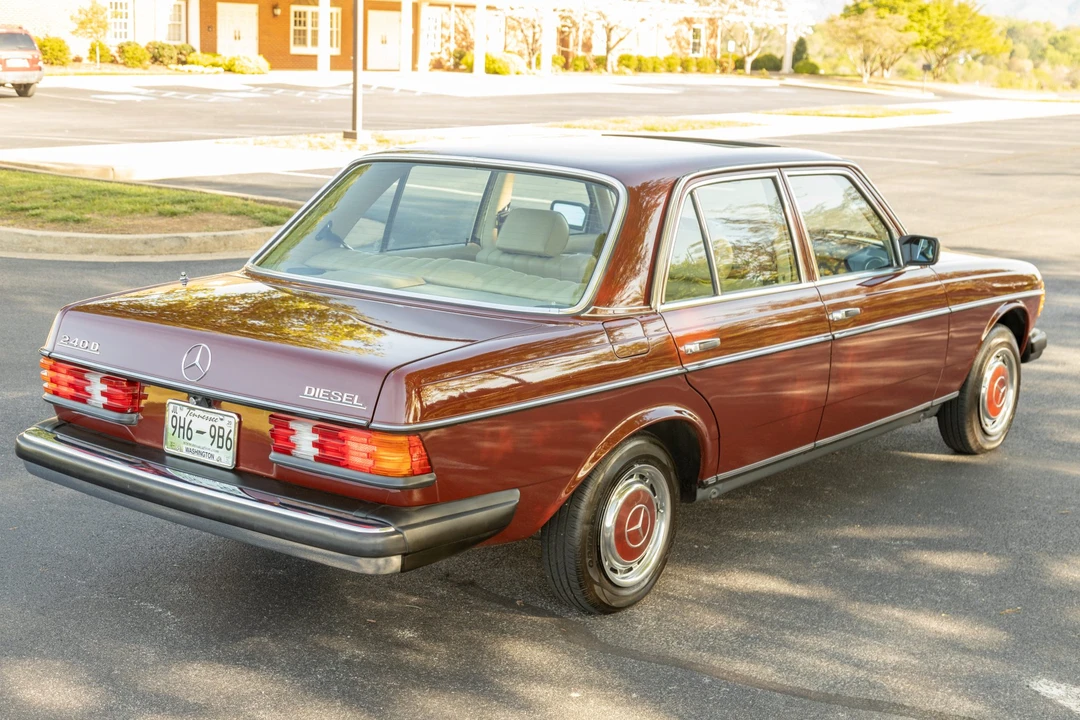 1982 Mercedes-Benz W123 Sedan - Image 6 of 31