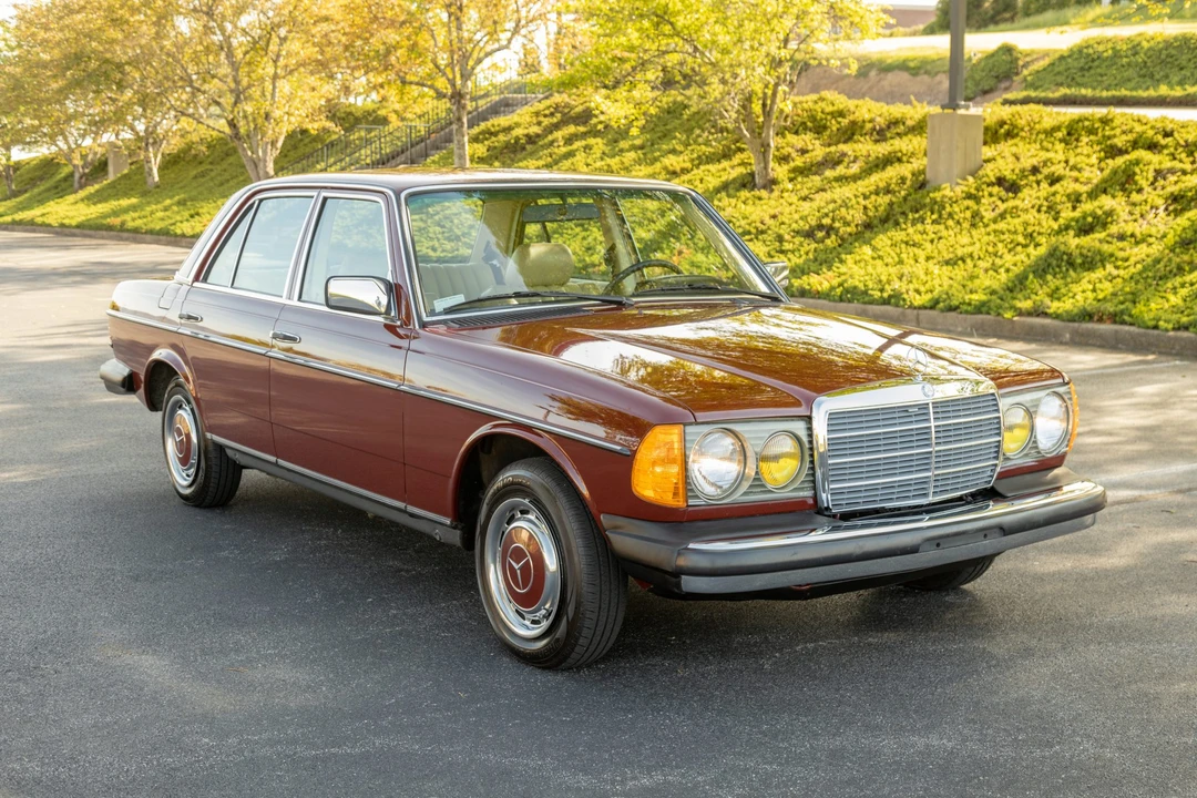 1982 Mercedes-Benz W123 Sedan - Image 8 of 31