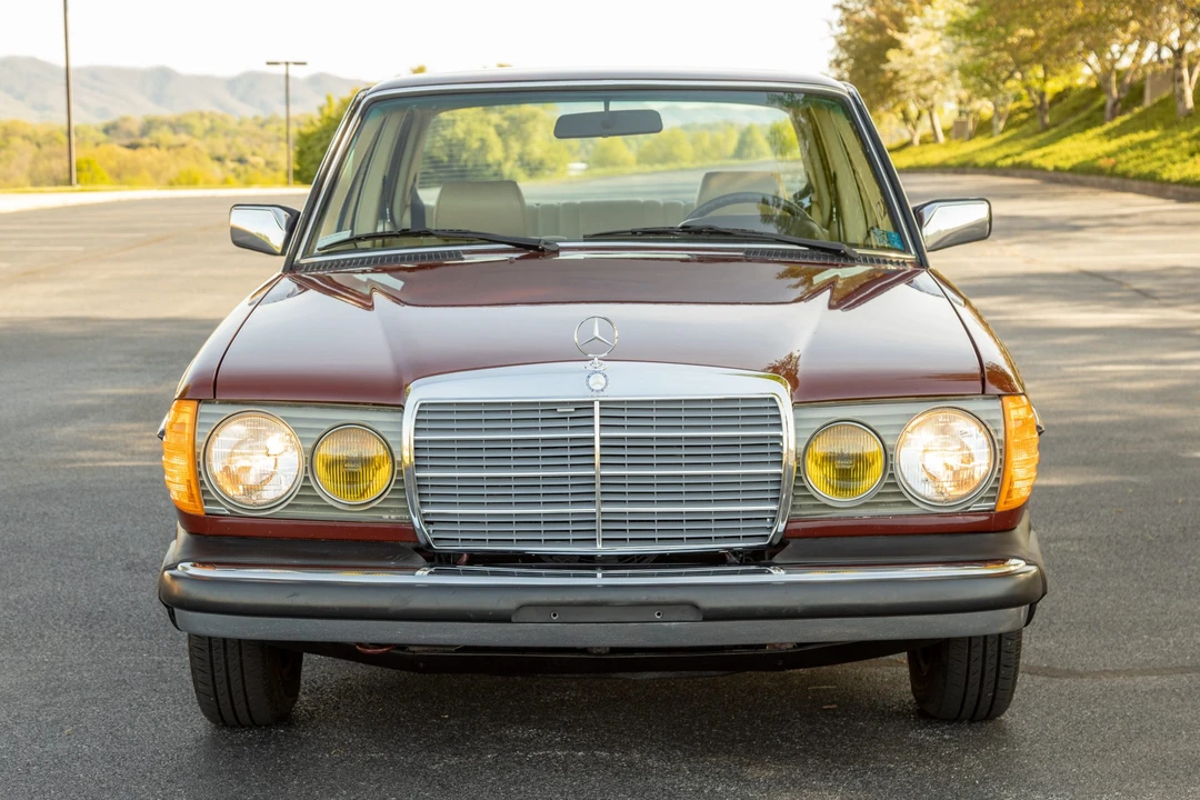 1982 Mercedes-Benz W123 Sedan - Image 9 of 31