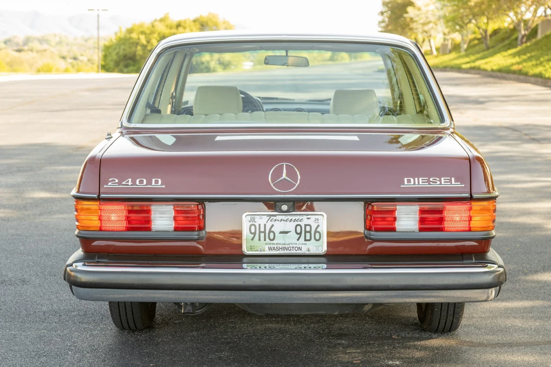 1982 Mercedes-Benz W123 Sedan - Image 5 of 31