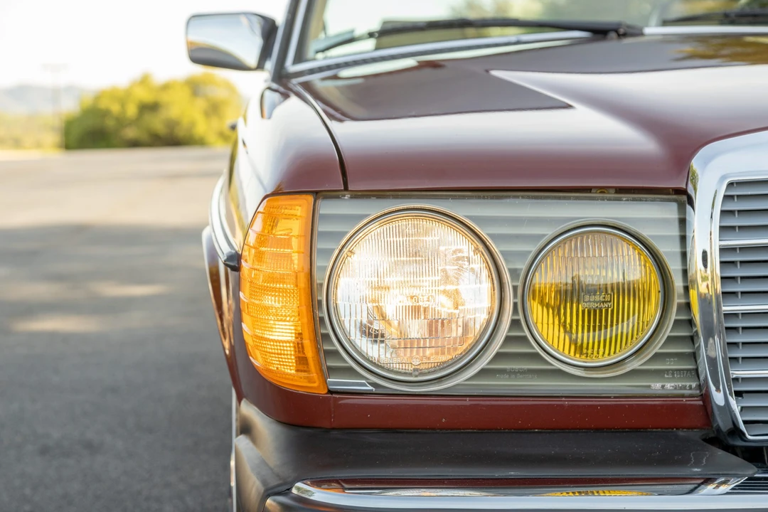 1982 Mercedes-Benz W123 Sedan - Image 14 of 31