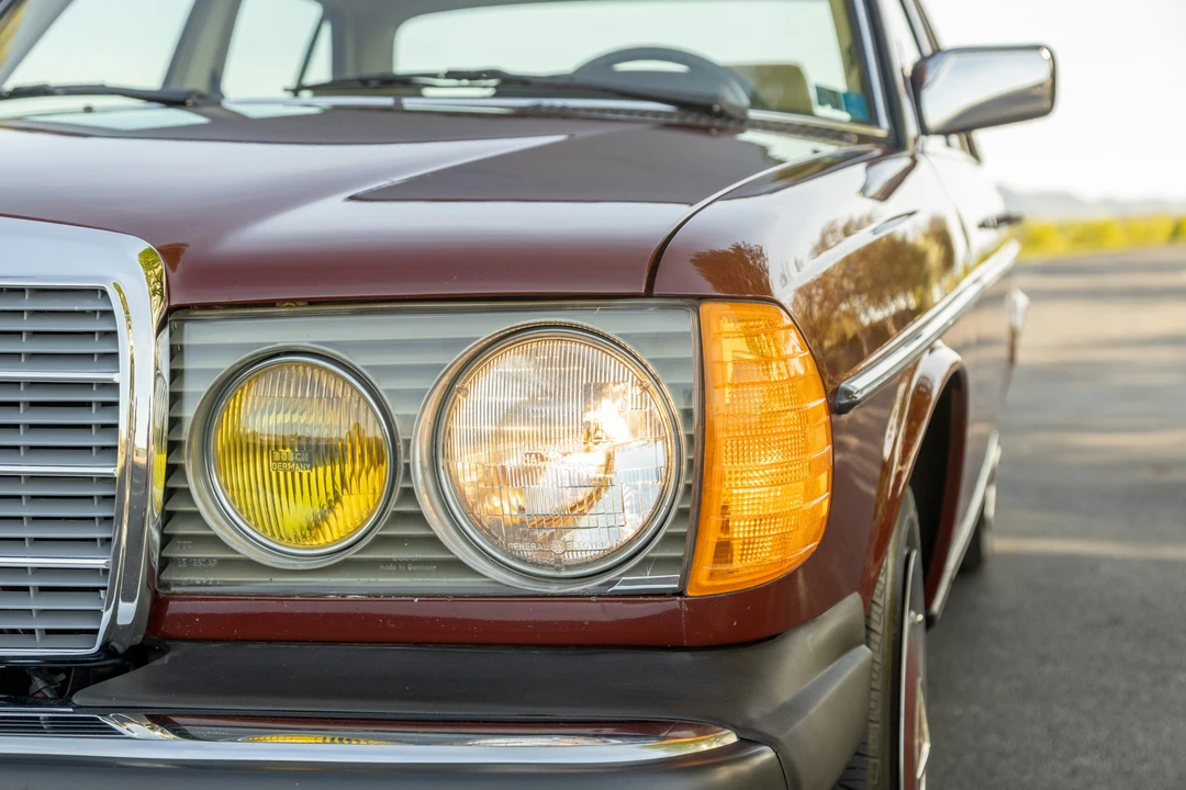 1982 Mercedes-Benz W123 Sedan - Image 15 of 31