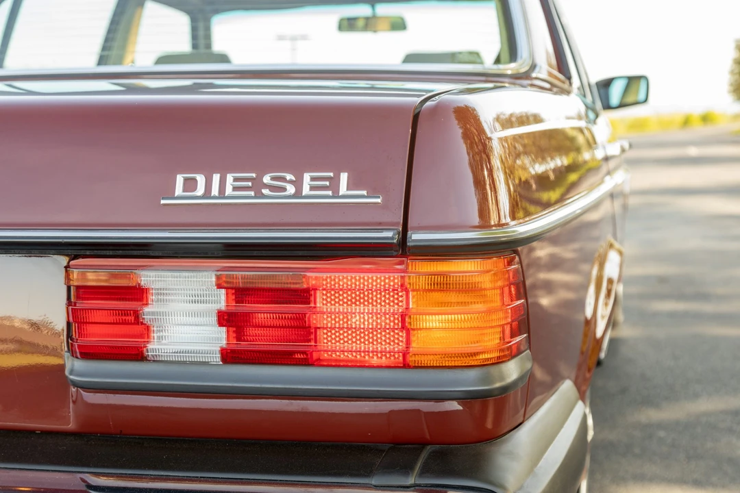 1982 Mercedes-Benz W123 Sedan - Image 17 of 31