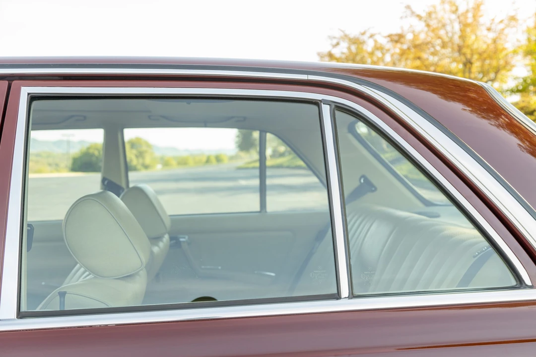 1982 Mercedes-Benz W123 Sedan - Image 19 of 31