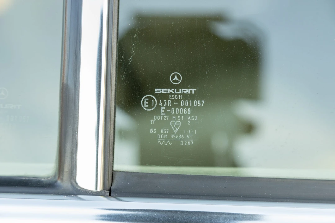 1982 Mercedes-Benz W123 Sedan - Image 25 of 31
