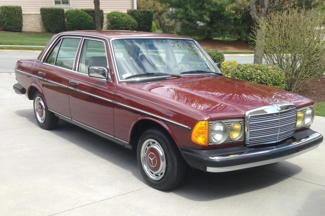 1982 Mercedes-Benz W123 Sedan - Image 12 of 31