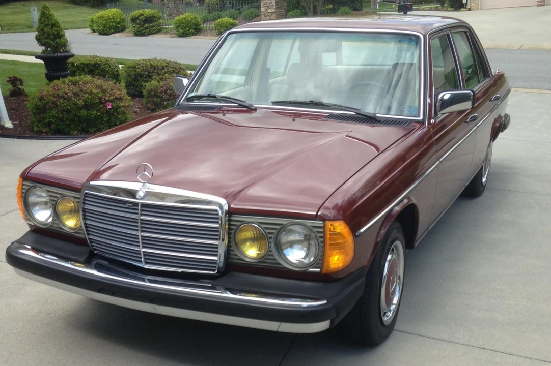 1982 Mercedes-Benz W123 Sedan - Image 10 of 31