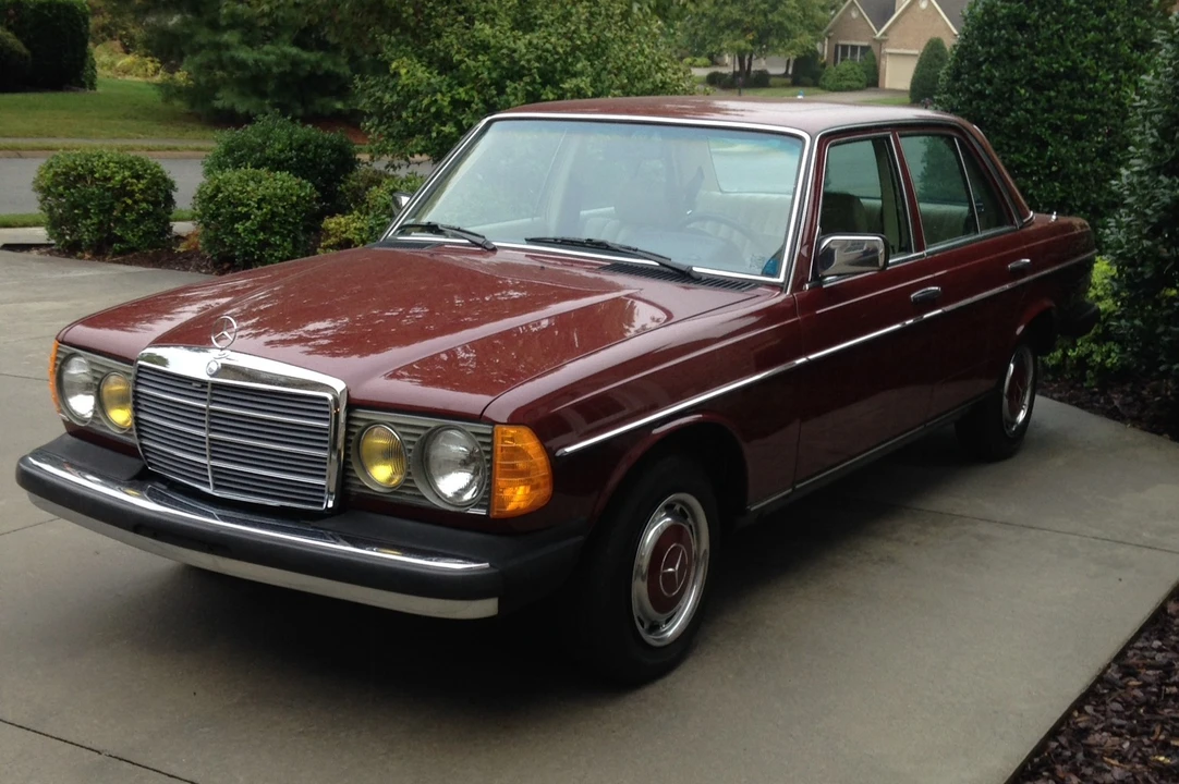 1982 Mercedes-Benz W123 Sedan - Image 11 of 31