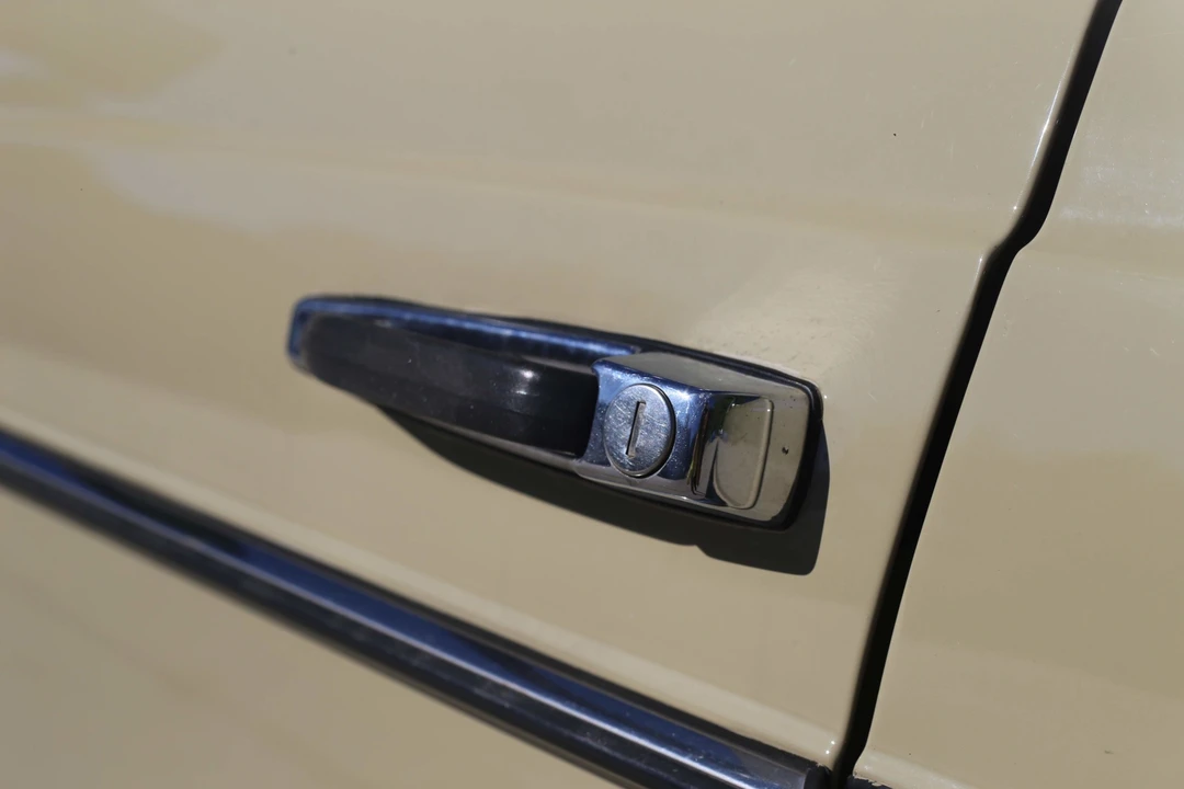 1982 Mercedes-Benz W123 Sedan - Image 23 of 31