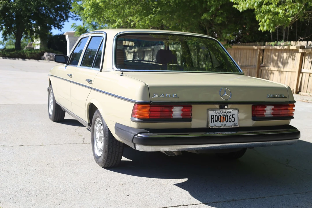 1982 Mercedes-Benz W123 Sedan - Image 8 of 31