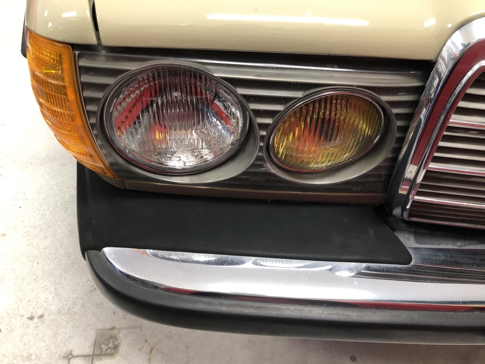 1982 Mercedes-Benz W123 Sedan - Image 14 of 31