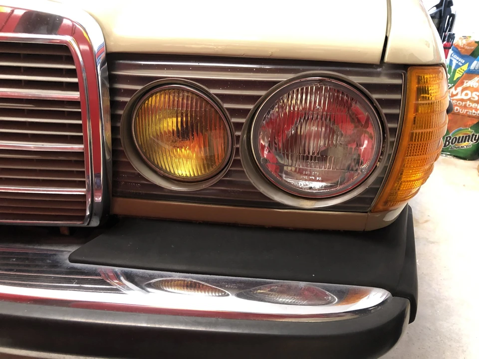1982 Mercedes-Benz W123 Sedan - Image 16 of 31