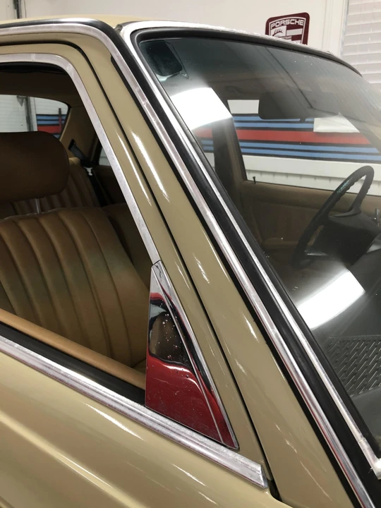 1982 Mercedes-Benz W123 Sedan - Image 18 of 31