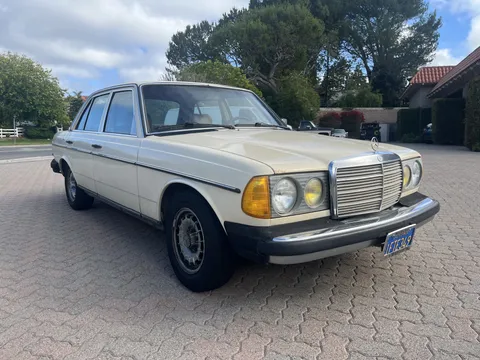 1982 Mercedes-Benz 240D Base